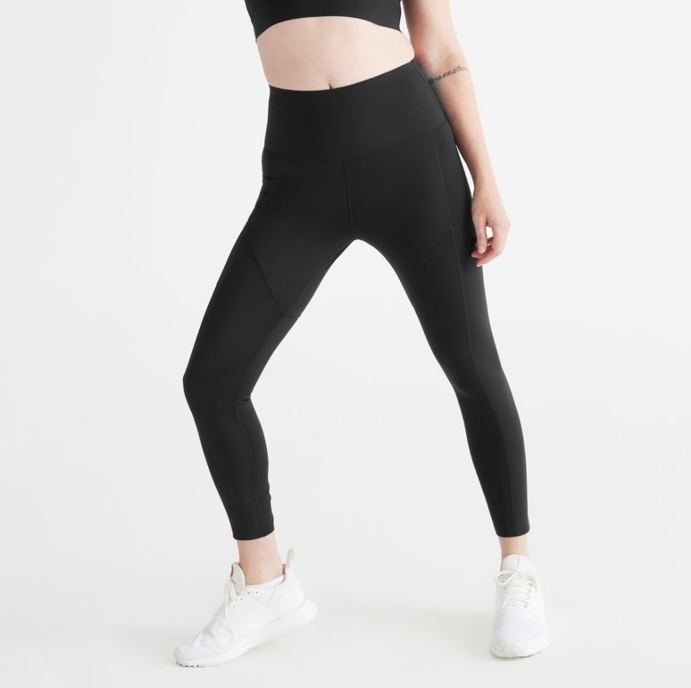 Knix LeakStrong™ Leakproof Legging in colour Black women's size Medium